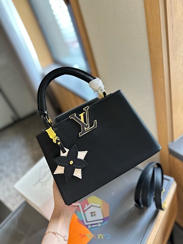 תיק Louis Vuitton Capucines עם תליון פרח ושרשרת, Mini או BB, חמישה צבעים, תמונה 25
