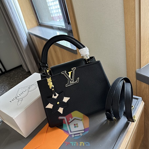 תיק Louis Vuitton Capucines עם תליון פרח ושרשרת, Mini או BB, חמישה צבעים, תמונה 26