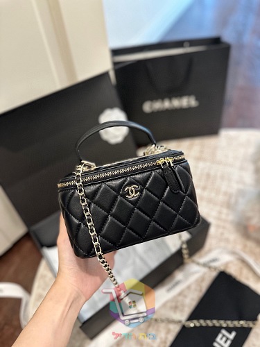 תיק Chanel Vanity Case קטן עם ידית ושרשרת, בשישה גוונים, תמונה 4
