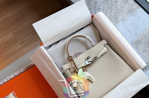 תיק Hermès Kelly 25 עם תליון סוס, שבעה צבעים, תמונה 6