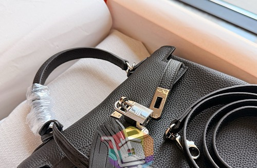 תיק Hermès Kelly 25 עם תליון סוס, שבעה צבעים, תמונה 14