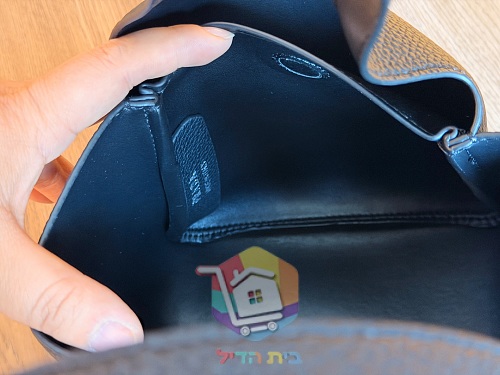 תיק דלי מיני Prada עם שתי ידיות ולוחית לוגו, עור שחור או זמש חום, תמונה 10