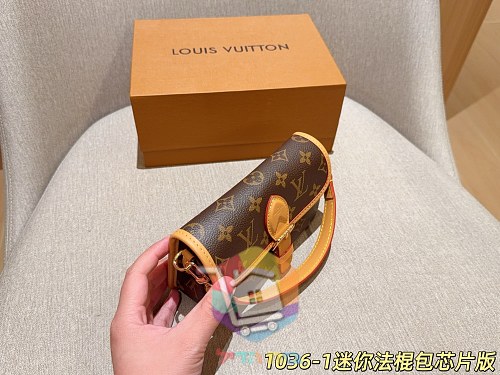 Mini-Satteltasche Louis Vuitton mit Schulterriemen 8