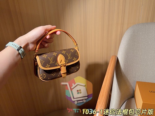 Mini-Satteltasche Louis Vuitton mit Schulterriemen 11