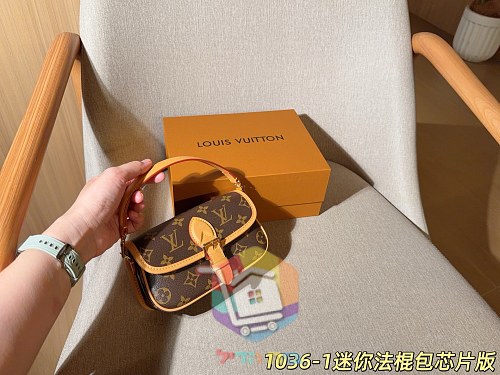 Mini-Satteltasche Louis Vuitton mit Schulterriemen 12