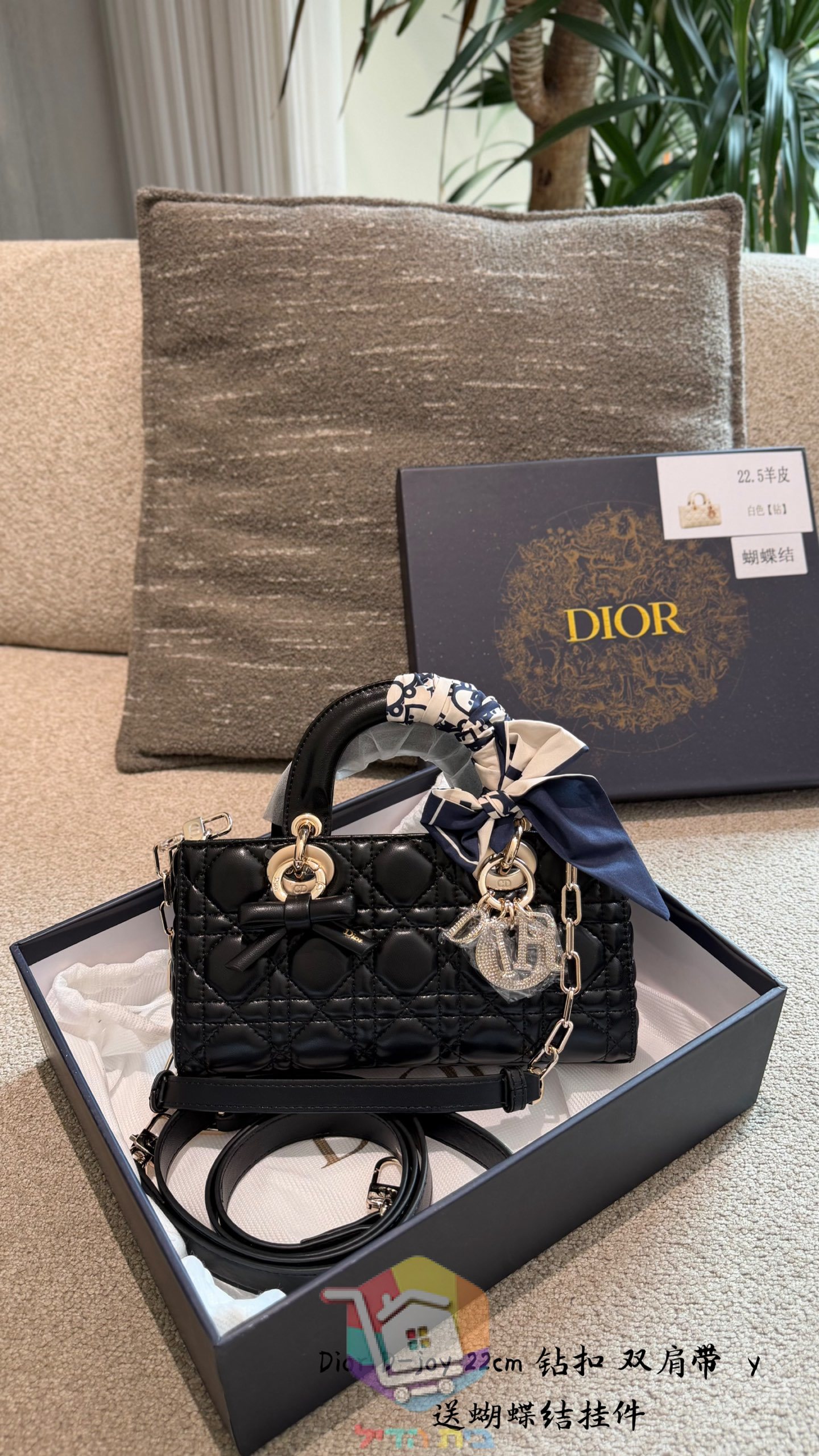 Gesteppte Dior Tasche mit Henkel und zwei Riemen