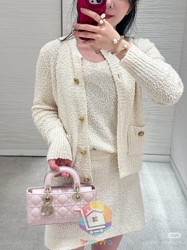 Gesteppte Dior Tasche mit Henkel und zwei Riemen 15