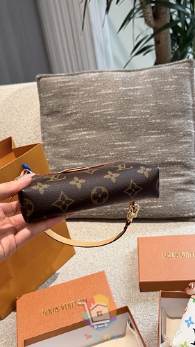 Louis Vuitton Taschen mit Monogramm, zwei Modelle 4