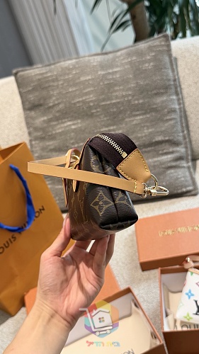 Louis Vuitton Taschen mit Monogramm, zwei Modelle 5