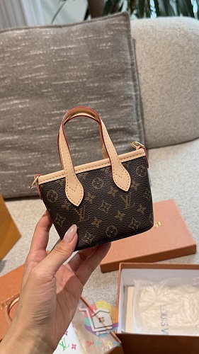 Louis Vuitton Taschen mit Monogramm, zwei Modelle 10