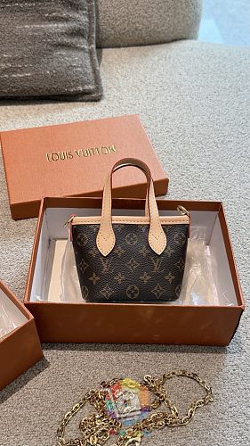 Louis Vuitton Taschen mit Monogramm, zwei Modelle 11