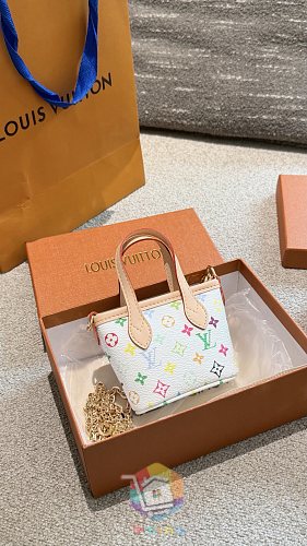 Louis Vuitton Taschen mit Monogramm, zwei Modelle 12
