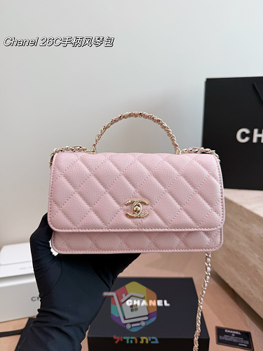 Gesteppte Chanel Tasche mit Kette und drei Fächern 5