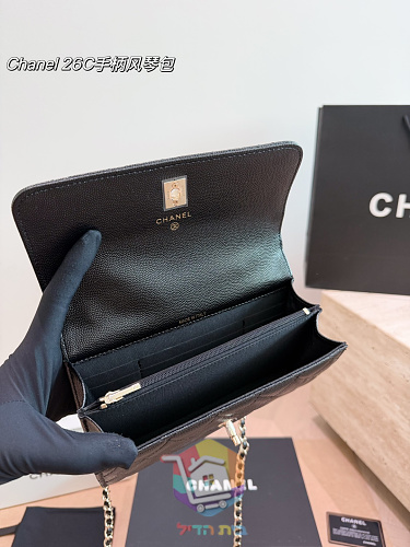 Gesteppte Chanel Tasche mit Kette und drei Fächern 7