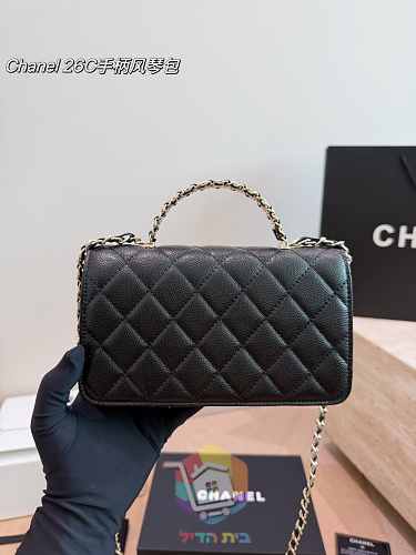 Gesteppte Chanel Tasche mit Kette und drei Fächern 9