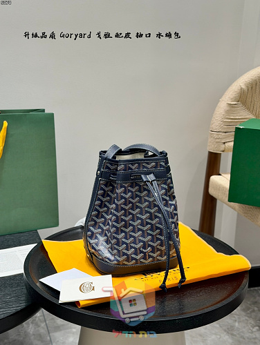 Goyard Beuteltasche mit Chevron-Print und Kordelzug 8