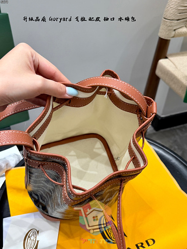 Goyard Beuteltasche mit Chevron-Print und Kordelzug 10