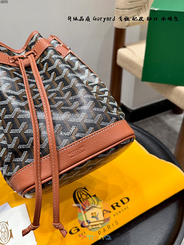 Goyard Beuteltasche mit Chevron-Print und Kordelzug 14