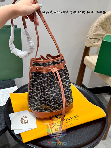 Goyard Beuteltasche mit Chevron-Print und Kordelzug 17
