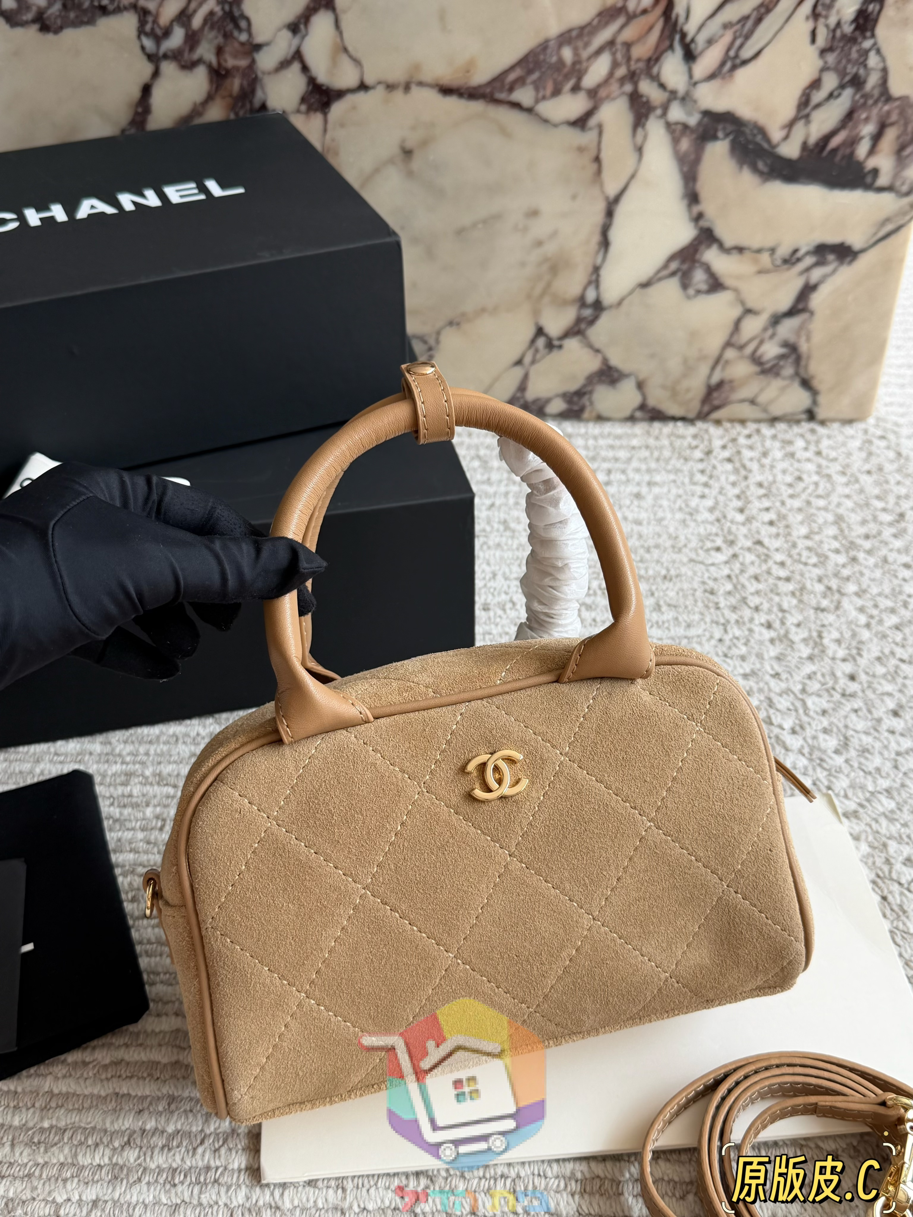 Chanel Tasche aus gestepptem Wildleder in Beige