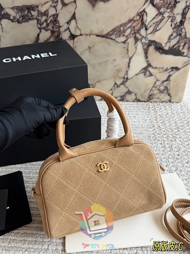 Chanel Tasche aus gestepptem Wildleder in Beige 3