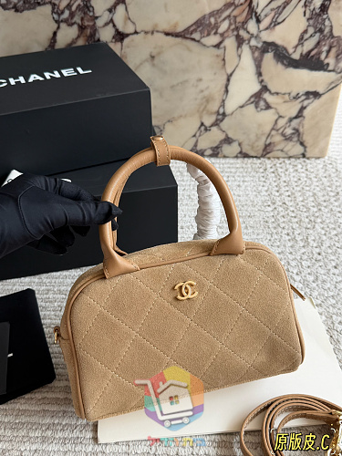 Chanel Tasche aus gestepptem Wildleder in Beige