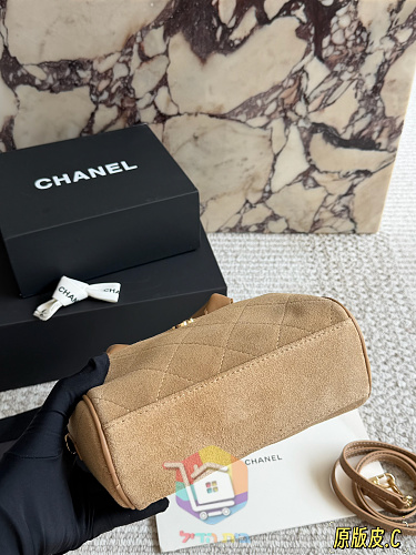 Chanel Tasche aus gestepptem Wildleder in Beige 6