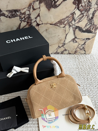 Chanel Tasche aus gestepptem Wildleder in Beige 9