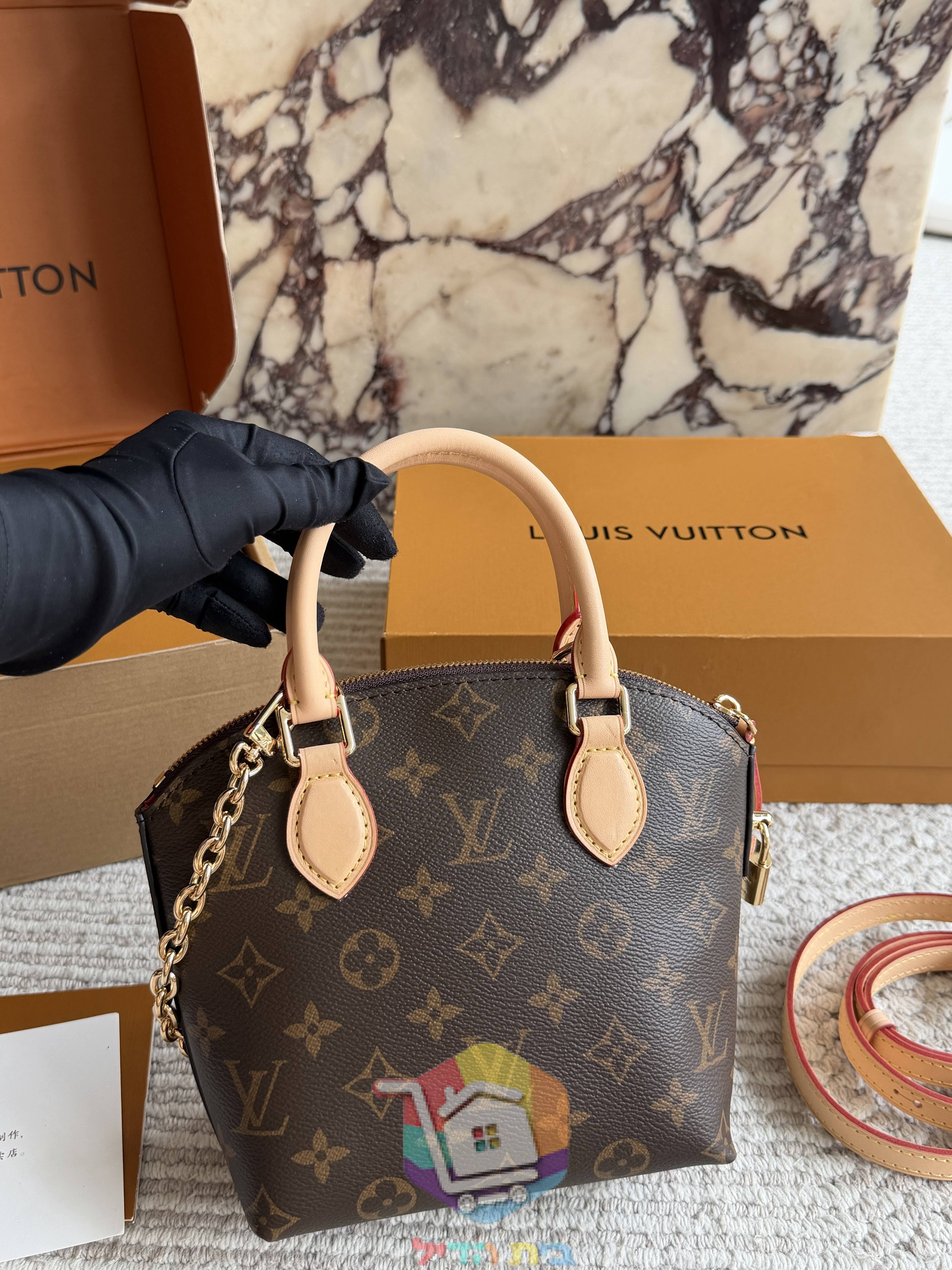 Louis Vuitton Tasche in Kuppelform mit Henkeln und Schulterriemen