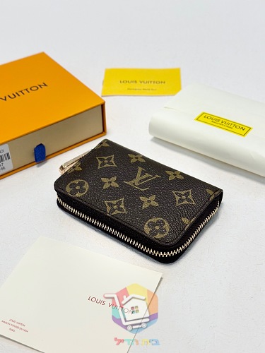 ארנק Louis Vuitton עם דובדבנים בשני גוונים 2