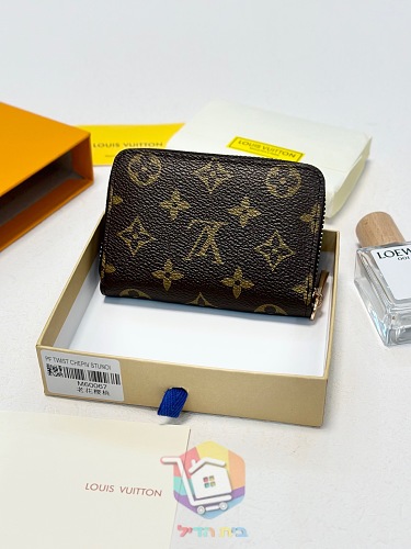 ארנק Louis Vuitton עם דובדבנים בשני גוונים 8