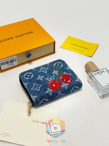 ארנק Louis Vuitton עם דובדבנים בשני גוונים 12