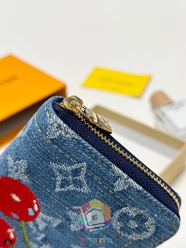 ארנק Louis Vuitton עם דובדבנים בשני גוונים 15