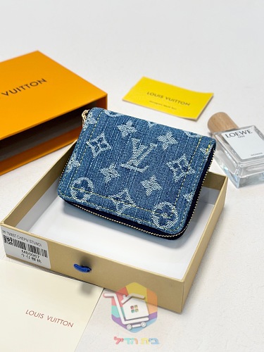ארנק Louis Vuitton עם דובדבנים בשני גוונים 17
