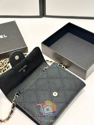 ארנק Chanel מעור גרעיני עם שרשרת 2