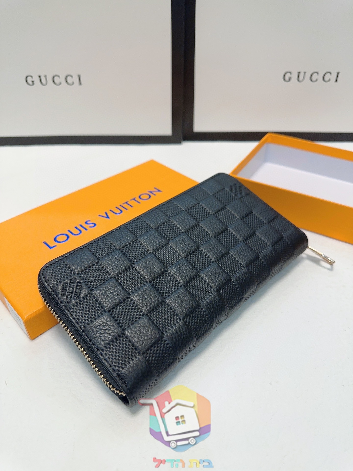 ארנק Louis Vuitton מעור מוטבע עם רוכסן