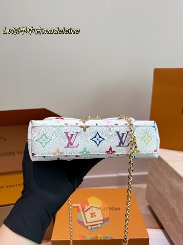 תיק Louis Vuitton Madeleine בשני גוונים 10