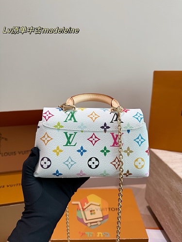 תיק Louis Vuitton Madeleine בשני גוונים 11