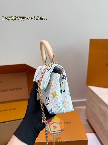 תיק Louis Vuitton Madeleine בשני גוונים 12