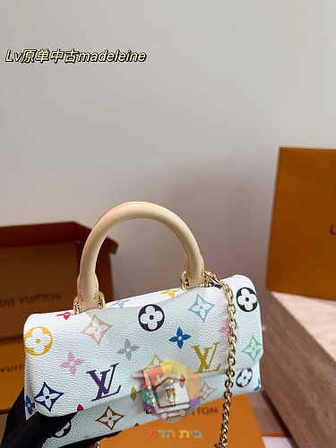 תיק Louis Vuitton Madeleine בשני גוונים 14