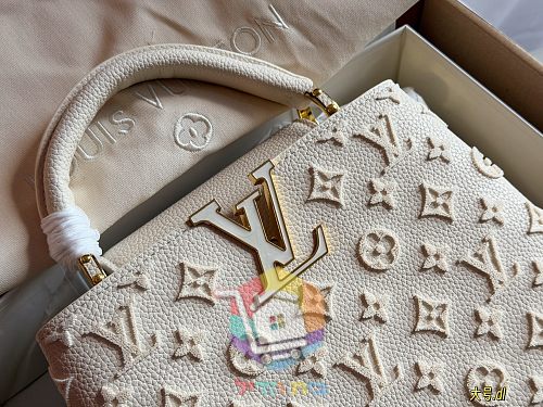 תיק Louis Vuitton Capucines מעור מוטבע בחמישה גוונים 13