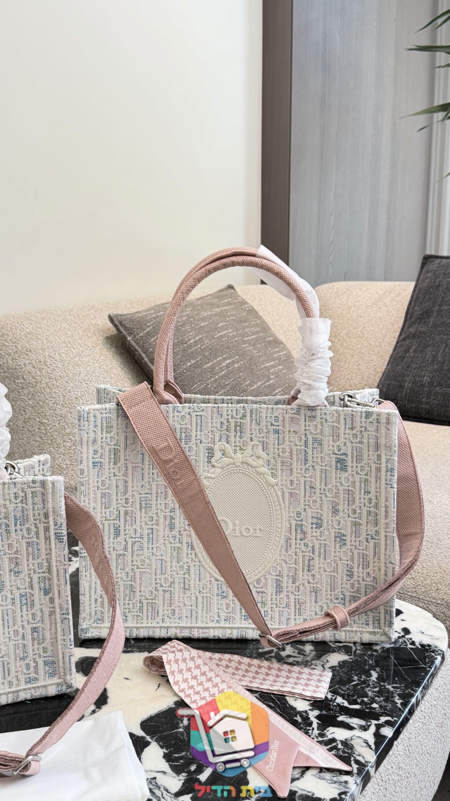 תיק Dior Book Tote ברקמת אוברליק בשני גוונים