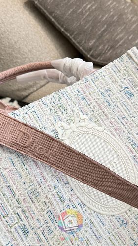 תיק Dior Book Tote ברקמת אוברליק בשני גוונים 14