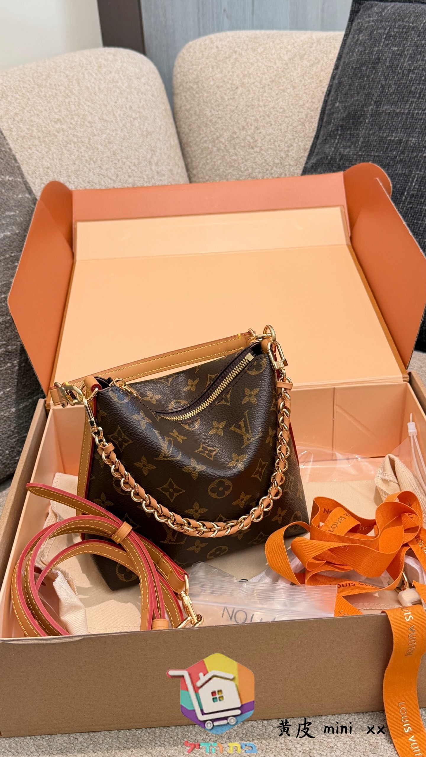 תיק Louis Vuitton במונוגרם עם שרשרת