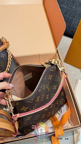 תיק Louis Vuitton במונוגרם עם שרשרת 3