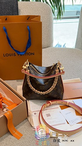 תיק Louis Vuitton במונוגרם עם שרשרת 5