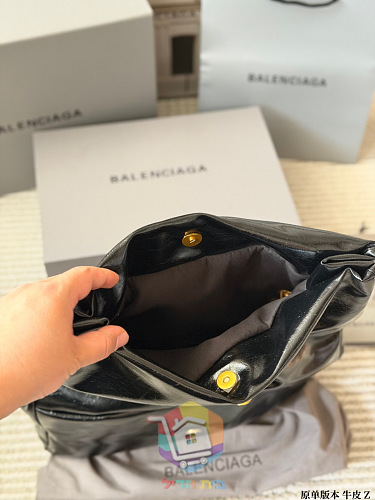 תיק Balenciaga Monaco מעור מבריק בארבעה גוונים 11