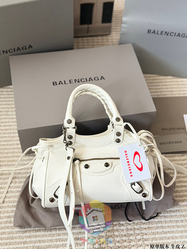 תיק Balenciaga Le Cagole מעור בשני גוונים 6