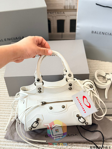תיק Balenciaga Le Cagole מעור בשני גוונים 8