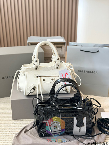 תיק Balenciaga Le Cagole מעור בשני גוונים 9
